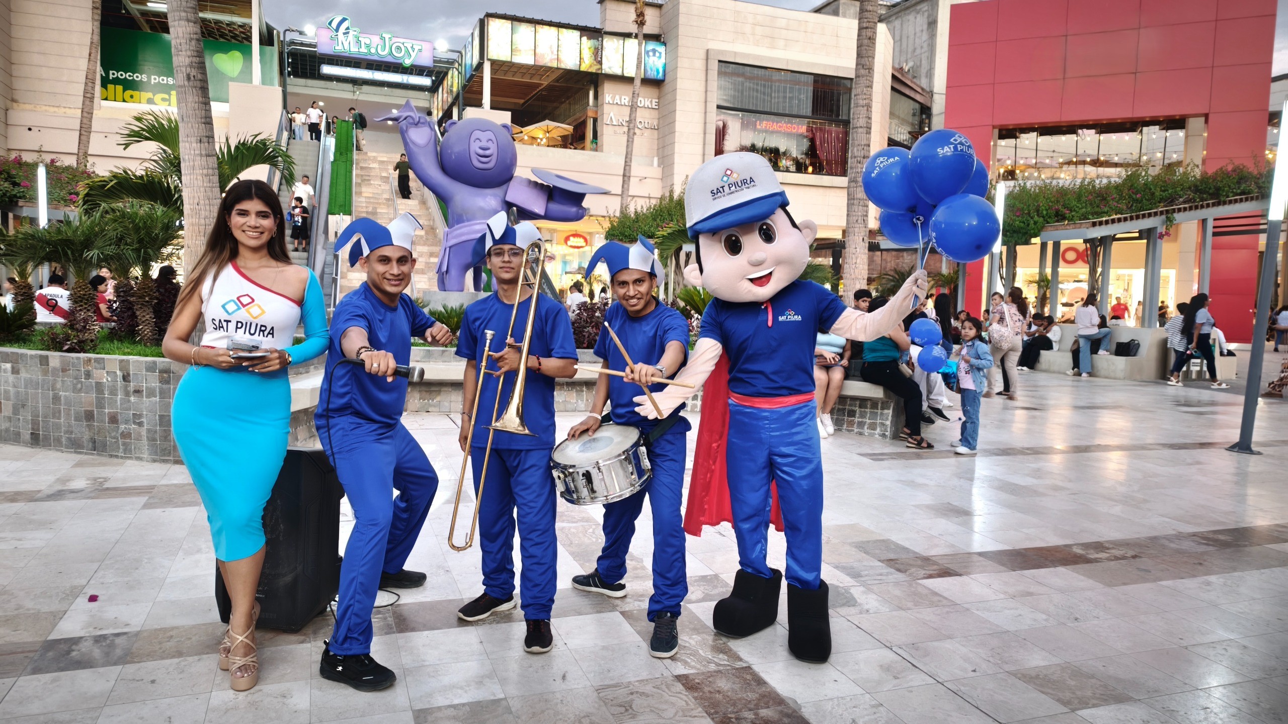 SAT PIURA LLEVÓ ALEGRÍA Y ORIENTACIÓN AL REAL PLAZA CON EXITOSA “COMPARSA TRIBUTARIA”